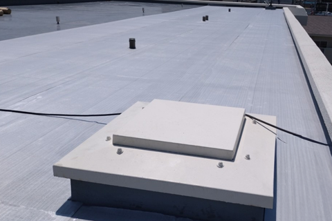 絶縁シートを敷設する