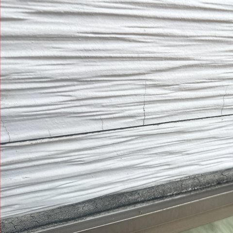 外壁に細いひび割れ（ヘアークラック）が増えてきた